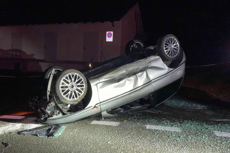Dornach SO - Auto überschlägt sich bei Selbstunfall – Lenker bleibt unverletzt