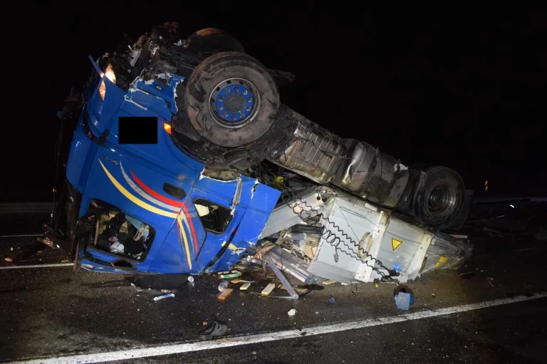 Wattenheim - Sattelzug umgekippt - A6 voll gesperrt