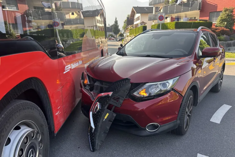 Unfall in Ruggell FL – Auto kollidiert mit Linienbus