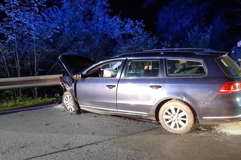 Irdning-Donnersbachtal - Junger Autolenker baut Selbstunfall