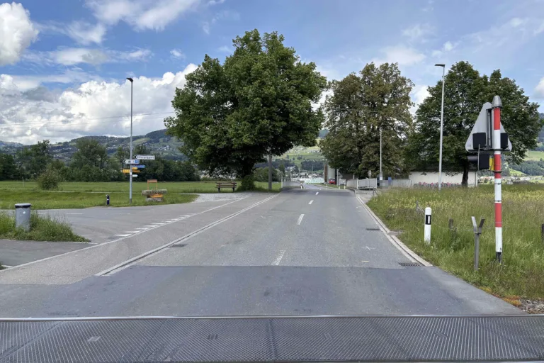 Benken SG – Jugendliche bei Unfall mit Lastwagen schwer verletzt