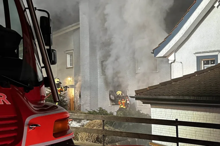 Bühler AR – Zwei Verletzte bei Küchenbrand in Zweifamilienhaus
