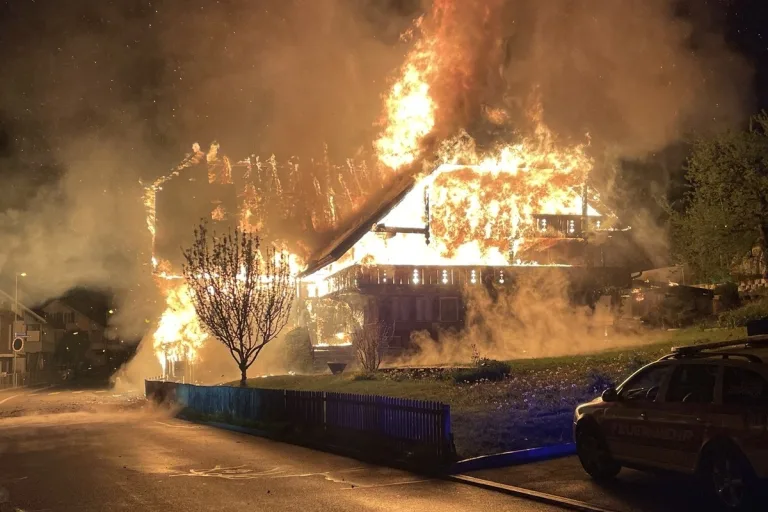 Heimberg BE - Bauernhaus nach Brand unbewohnbar