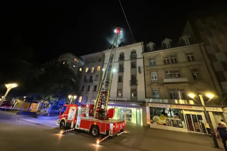 Freiburg - Zehn Personen bei Brand evakuiert
