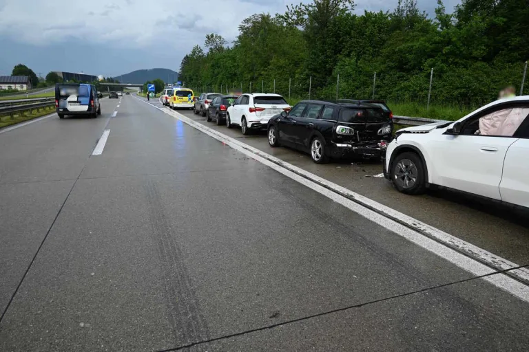 A13/Oberriet SG - Auffahrunfall zwischen mehreren Autos