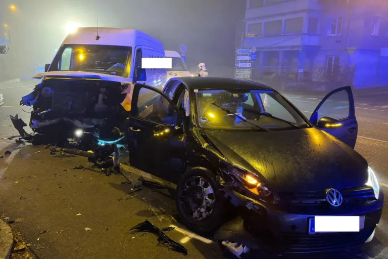 Lustenau V – Drei Verletzte bei Unfall an Kreuzung