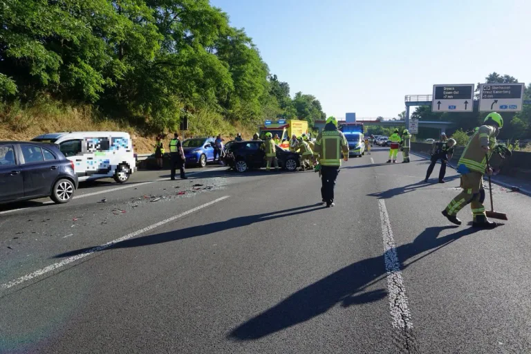 A52 Ratingen – Schwerer Unfall mit sieben Fahrzeugen