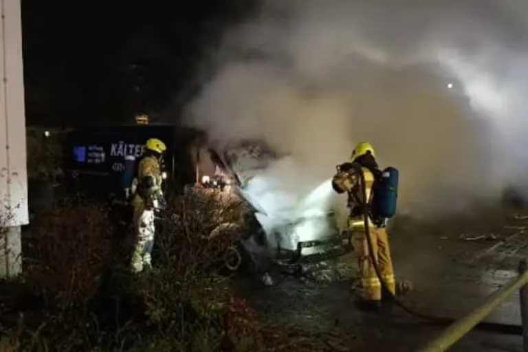Berlin-Mitte – Dritter Kältebus in Brand gesetzt 