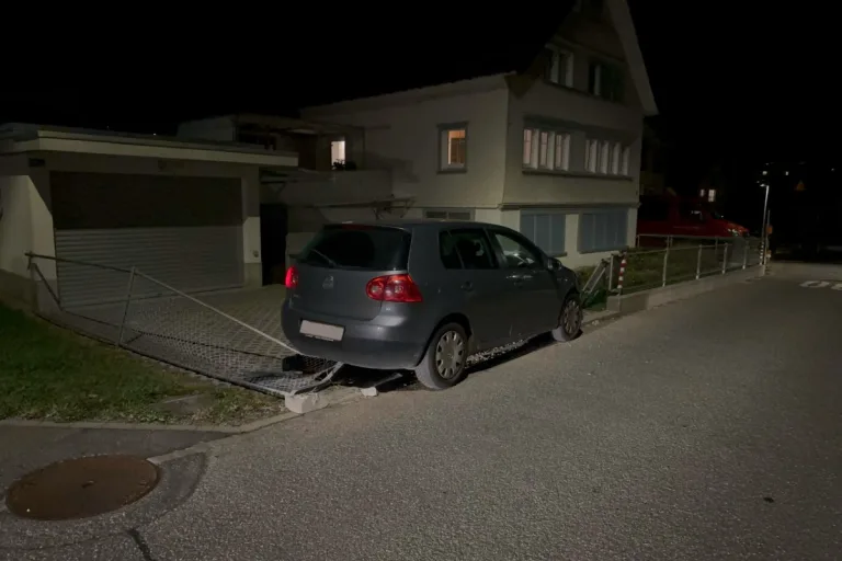 Heiden AR - VW Golf nach Unfall mit Totalschaden