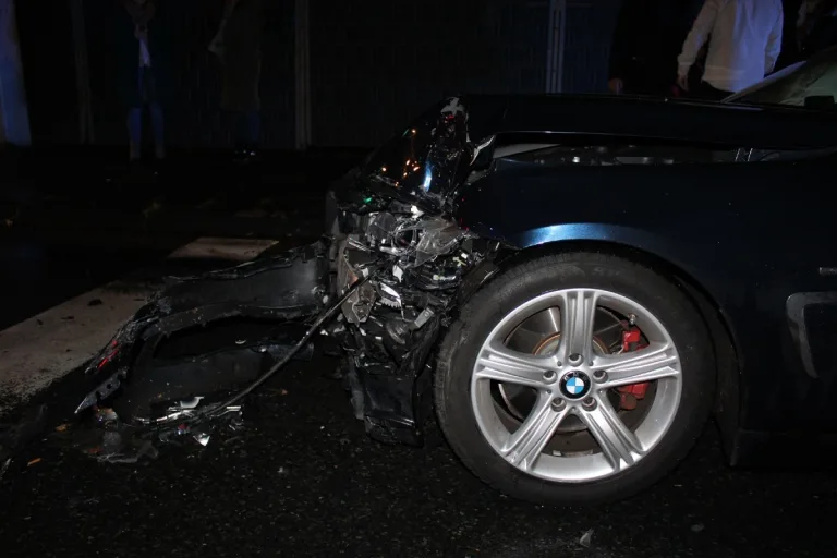 Hagen-Hohenlimburg - Drei Leichtverletzte bei Unfall am Montagabend
