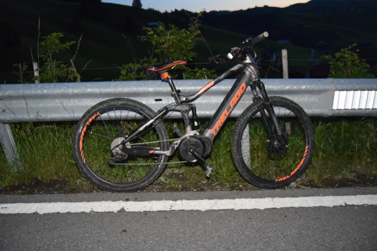 Schwellbrunn AR - 54-Jährige verunfallt mit dem E-Bike schwer!