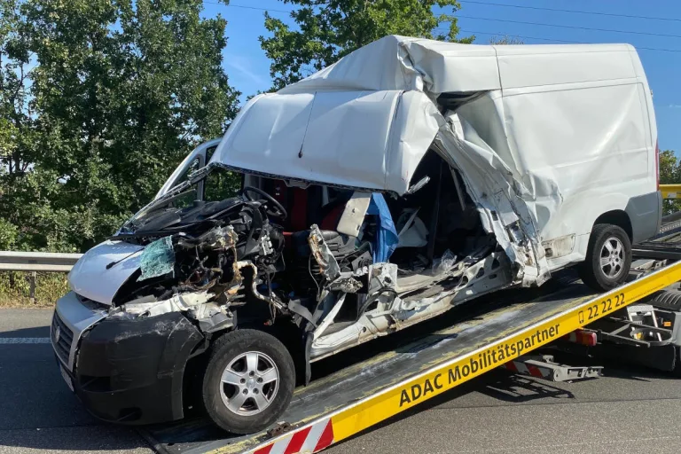 A65 Neustadt – Mit Baustellenfahrzeug kollidiert