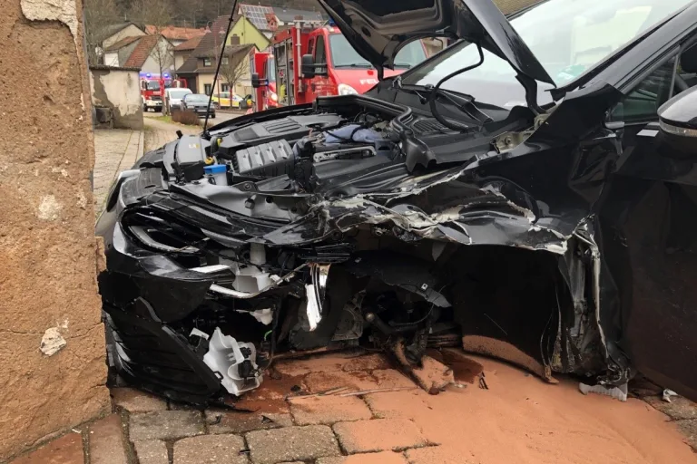 Frankenstein – Heftiger Crash mit drei Verletzten