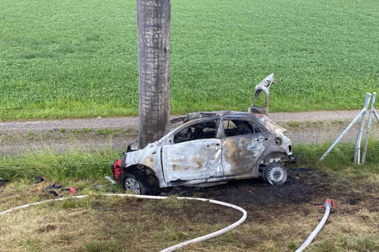 Tragischer Unfall in Wängi TG - Person verbrennt nach Selbstunfall im Auto!