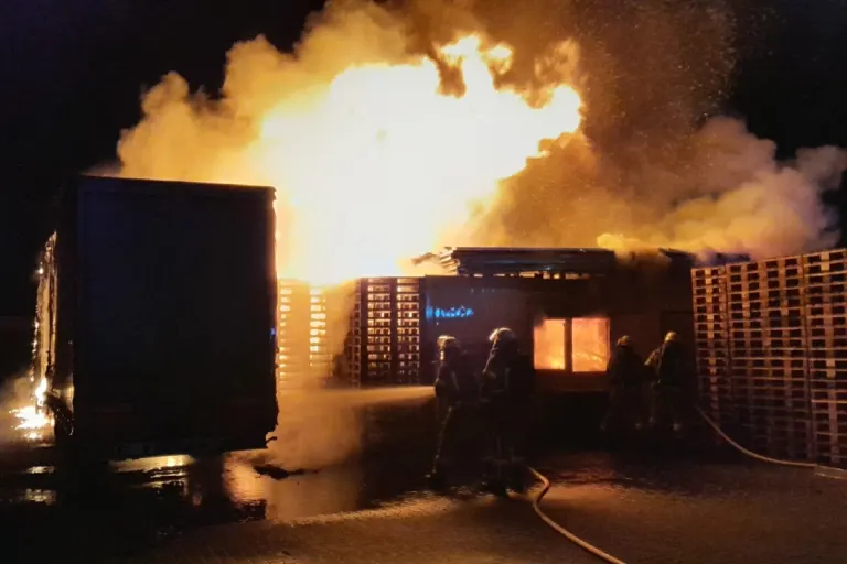 Bremerhaven - Feuer im Fischereihafen
