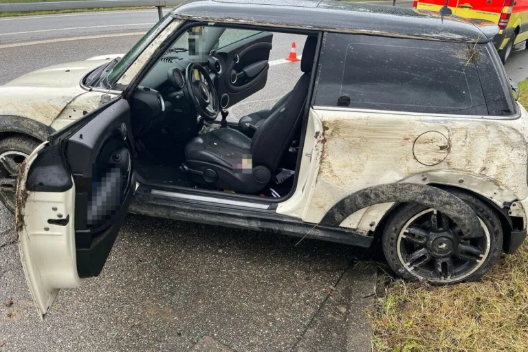 Wiedlisbach/A1 SO - Heftig mit einem Randleitpfosten kollidiert