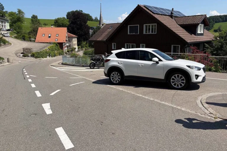 Oberhelfenschwil SG – Motorradfahrerin bei Unfall verletzt