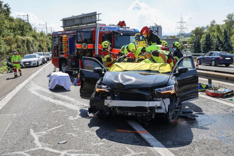 A4 Küssnacht SZ – Schwerer Verkehrsunfall zwischen zwei Autos