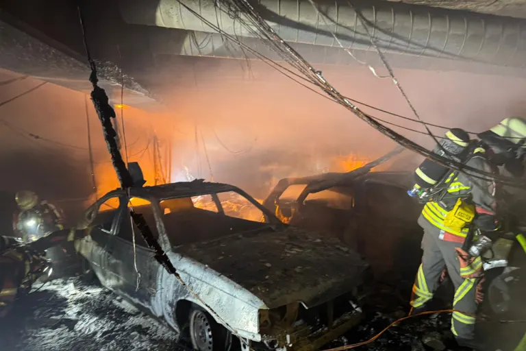 Norderstedt SH – Feuerwehr mit 70 Einsatzkräften bei Brand in Tiefgarage  