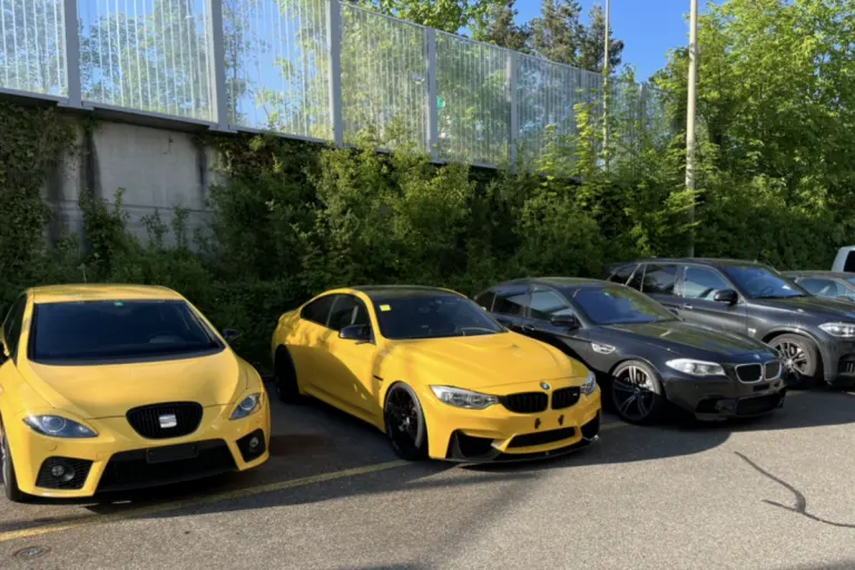 Bezirk Dietikon ZH - Polizei zieht 16 Sportwagen aus dem Verkehr