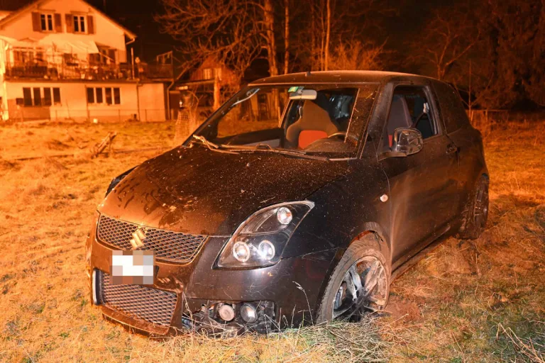 Gossau SG – Bei Selbstunfall mit  Verkehrstafeln kollidiert