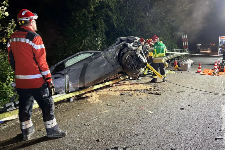 Mumpf AG – Autofahrer verunfallt schwer