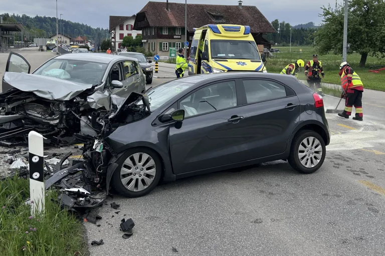 Frontalcrash in Ramsei BE – Zwei Personen bei Unfall verletzt