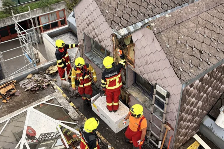 Ernetschwil SG – Dachstock gerät in Brand