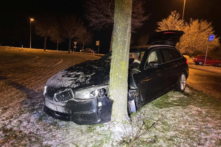 Unfall in Villmergen AG - 19-Jähriger baut Totalschaden 