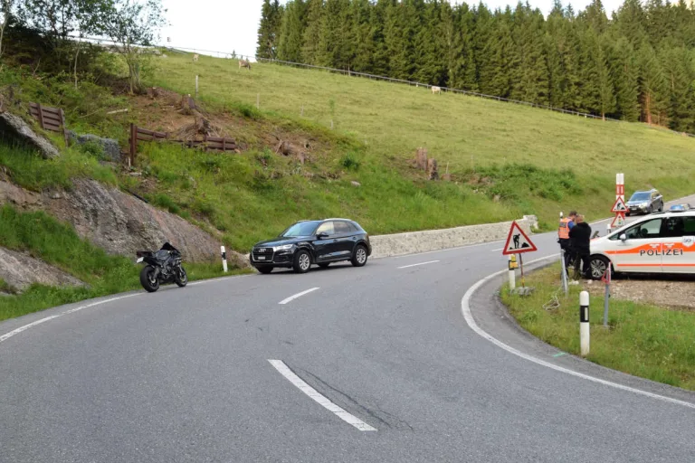 Urnäsch AR – Kollision zwischen Motorrad und Auto