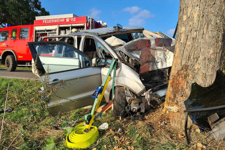 Burgdorf / Immensen – Verkehrsunfall mit eingeklemmter Person