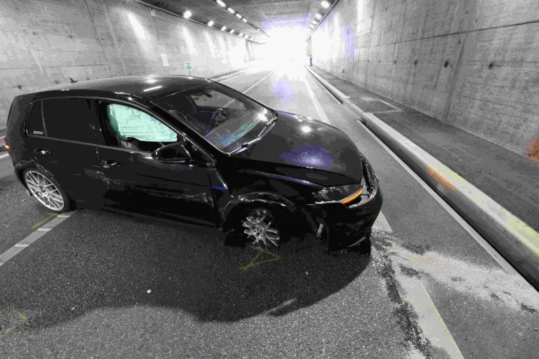 Solothurn – Flucht vor Kontrolle endet mit Unfall im Tunnel