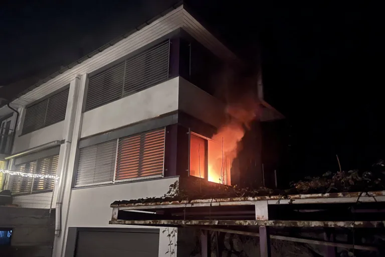 Lichtensteig SG – Brand in Schlafzimmer unter Kontrolle gebracht