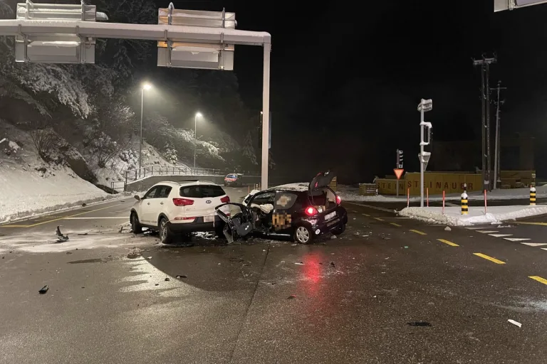 Heftiger Unfall in Einsiedeln SZ - Eine Person erheblich verletzt