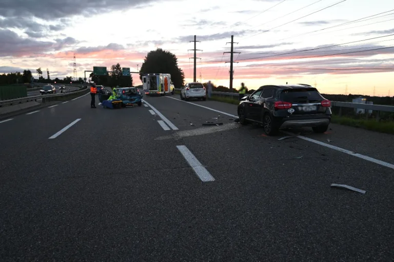 Verkehrsunfall in Mörschwil SG - Auffahrkollision mit drei Autos infolge Sonnenblendung