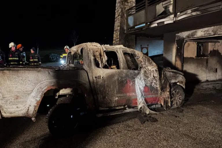 Vorau ST – Auto in Garage gerät in Brand