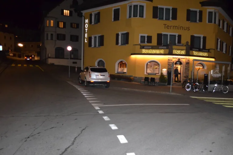 Samedan GR – Bei Irrfahrt Kollision verursacht und Fussgänger erfasst