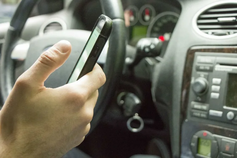 Harburg – Mit Handy und Tempo über 170 km/h gestoppt