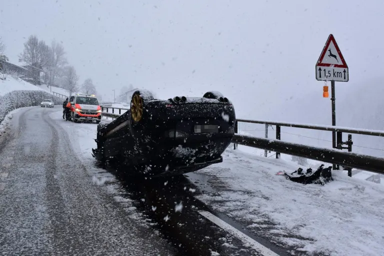 Kanton Graubünden – Verkehrsunfälle auf schneebedeckten Strassen