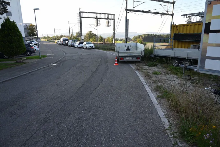 Uzwil SG - 7-jähriger Velofahrer gegen einen Anhänger geprallt