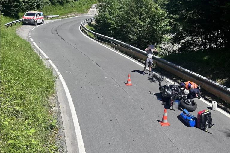 Unfall mit Motorrad in Galgenen SZ – Töfffahrer bei Unfall schwer verletzt