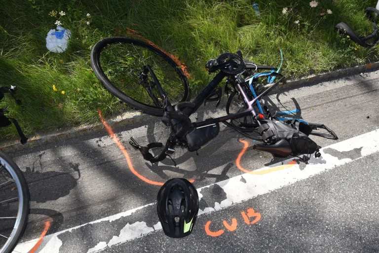 Cazis GR – Autofahrer fährt in Rennradgruppe