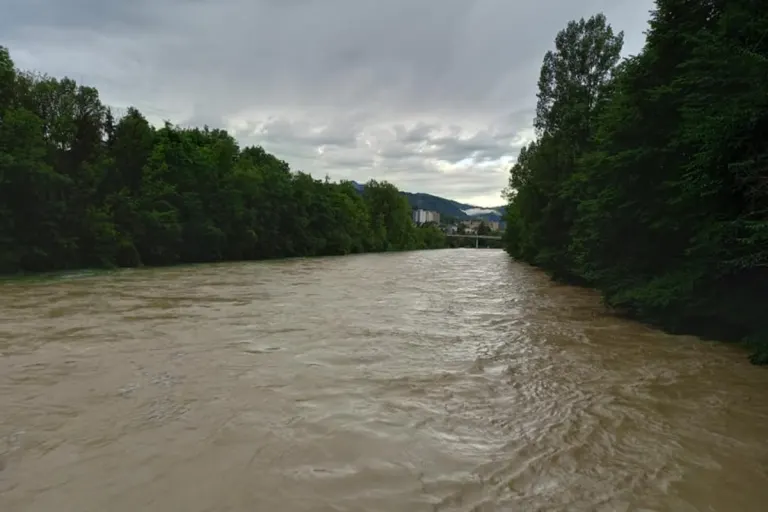 Kanton Luzern  - Hochwassersituation im Kanton Luzern um 21:30 Uhr - Gefahrenstufe 5!