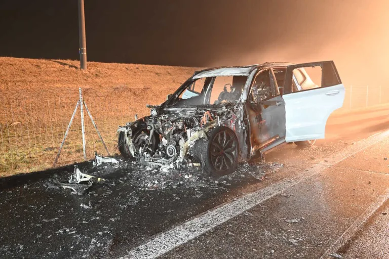 Haag SG – Auto brennt auf der A13