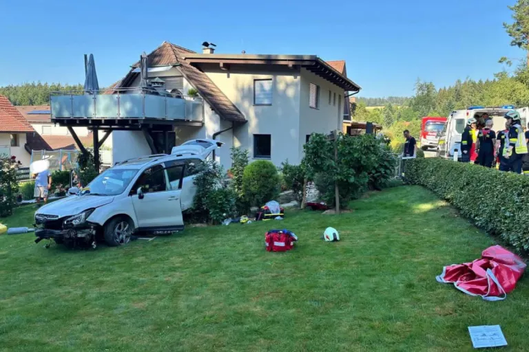 Unfall in Vorau – Pkw prallte gegen Hausmauer