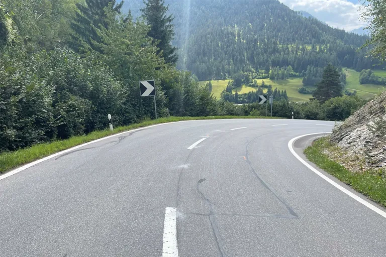 Tiefencastel GR – Zeugen nach Unfall von Motorradfahrer gesucht