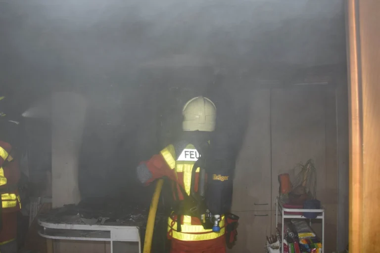 Oberschan SG - Brand in Hotel durch Kühlschrankbrand ausgelöst