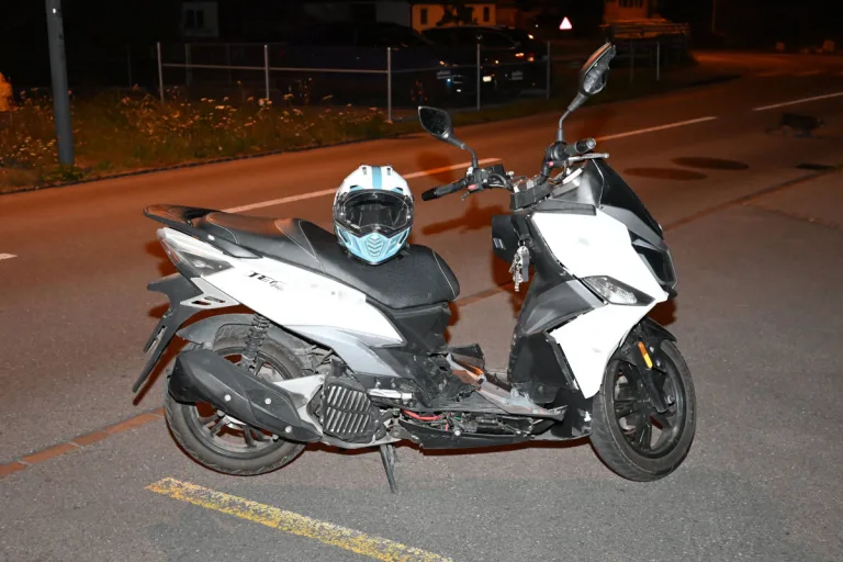 Unfall in Oberriet SG – Mann prallt mit Roller gegen parkiertes Auto
