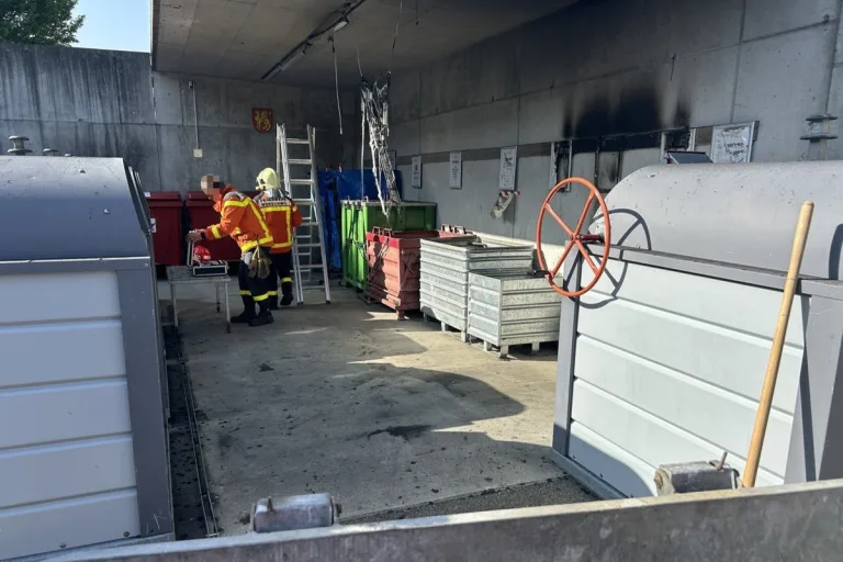 Mörschwil SG – Brand in Entsorgungsstelle -  Batterien und Akkus entzünden sich