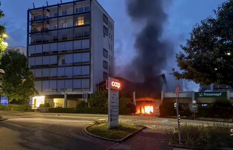 Bankomat in Oberwil BL gesprengt